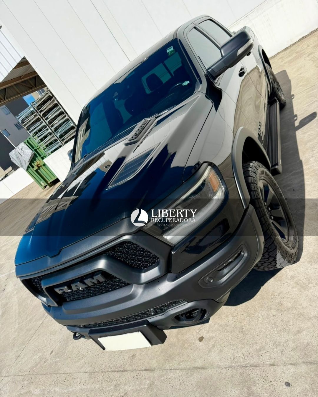 RAM 1500 REBEL HEMI V8 4x4 2022 - 187.000 (1)